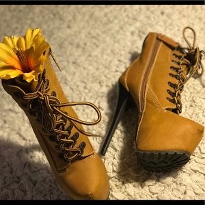 Platform heel boots